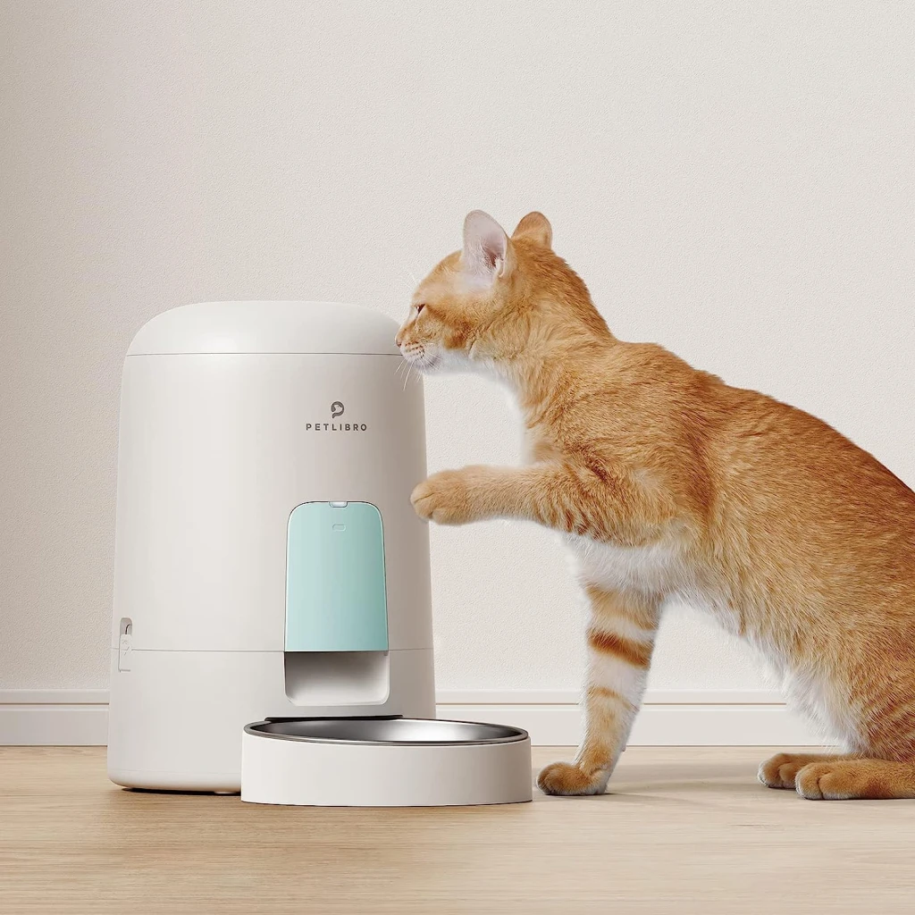 Automatic pet feeder